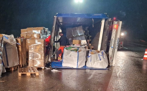 POL-WI: Verkehrsunfall mit umgestürztem Sattelzug und verletztem Fahrer - Foto: presseportal.de