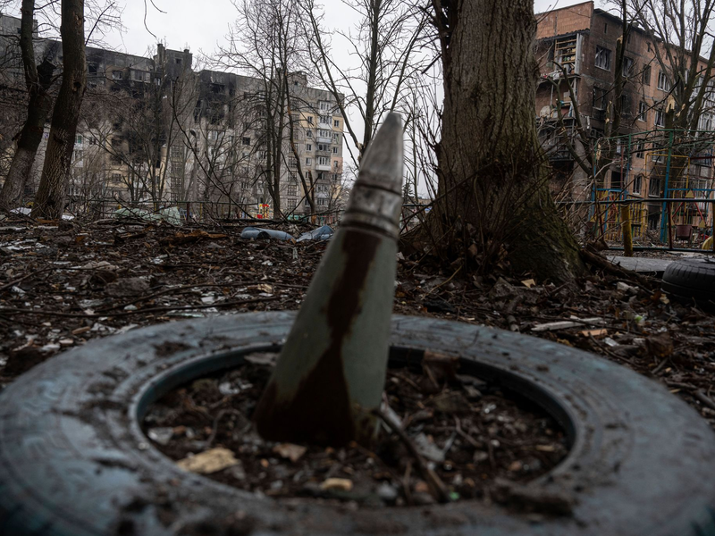 Seit 2022 ist die ostukrainische Bergarbeiterstadt Wuhledar umkämpft. Russische Truppen stehen jetzt kurz vor der Eroberung der Kleinstadt. (Archivbild) - Foto: Evgeniy Maloletka/AP/dpa