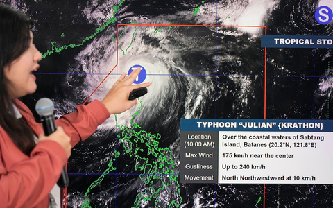 «Krathon» wird mittlerweile als Supertaifun eingestuft. - Foto: Aaron Favila/AP