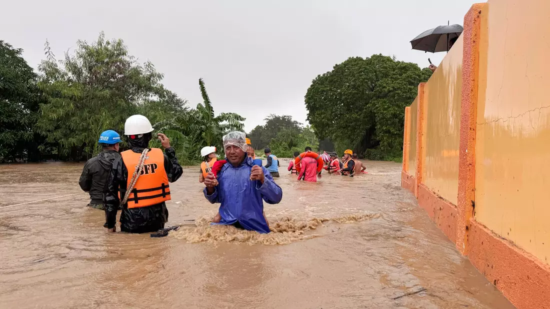 Betroffen ist vor allem der Norden der Philippinen. - Bild: Bernie Dela Cruz/AP/dpa