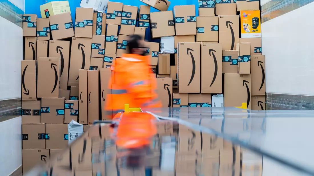 Amazon ist Marktführer beim Onlinehandel in Deutschland. (Archivbild) - Bild: Rolf Vennenbernd/dpa