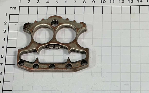 BPOL NRW: Minderjähriger mit Schlagring im Gepäck - Bundespolizei stellt 15-Jährigen - Foto: presseportal.de
