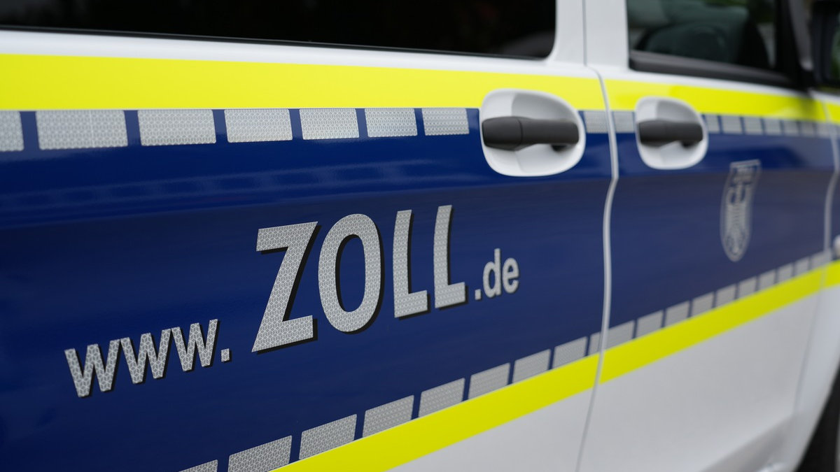 HZA-SW: Zoll prüft Autowerkstätten - Illegale Beschäftigung zwischen Inspektion, Reifenservice und Fahrzeugaufbereitung - Foto: presseportal.de