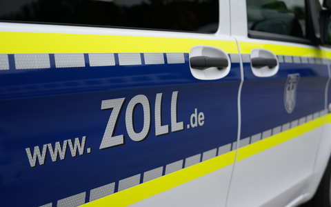 HZA-SW: Zoll prüft Autowerkstätten - Illegale Beschäftigung zwischen Inspektion, Reifenservice und Fahrzeugaufbereitung - Foto: presseportal.de