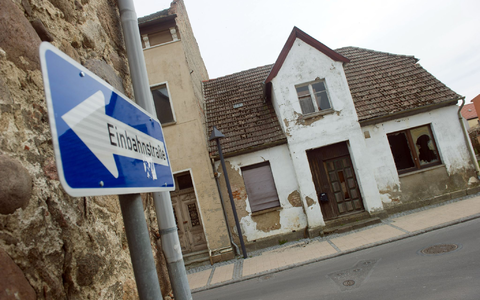Noch immer wandern junge Menschen aus dem Osten ab - Foto: Stefan Sauer/dpa-Zentralbild/dpa