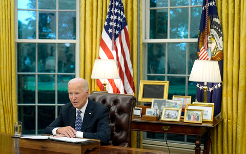 Präsident Biden will ins Katastrophengebiet reisen. - Foto: Mark Schiefelbein/AP/dpa