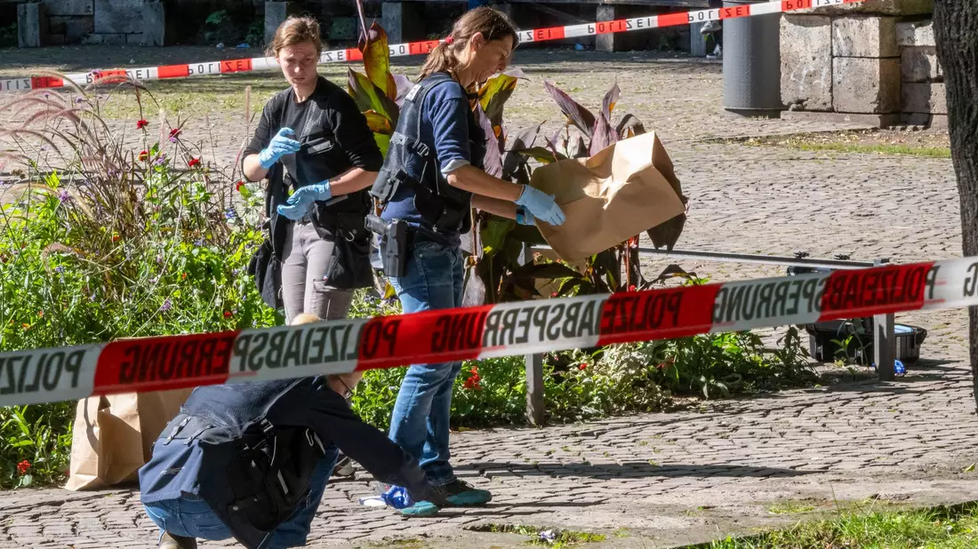Der Hauptverdächtige nach der Tötung eines Mannes im Alten Botanischen Garten ist gefasst. - Bild: Peter Kneffel/dpa