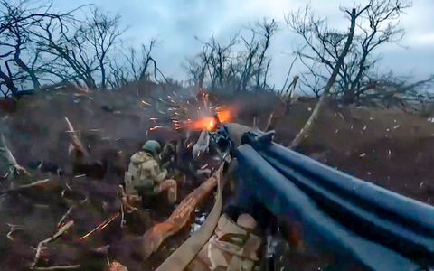 Russische Soldaten haben die Stadt Cherson beschossen. (Archivbild) - Foto: Uncredited/Russian Defense Ministry Press Service/AP/dpa Russische Soldaten haben die Stadt Cherson beschossen. (Archivbild) - Foto: Uncredited/Russian Defense Ministry Press Service/AP/dpa