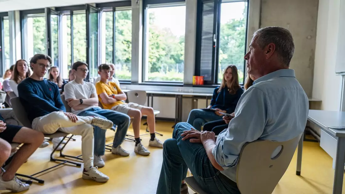 Nachrichten- und Informationskompetenz als Schlüsselqualifikation für Jugendliche - Bildungspolitik gefordert - Bild: presseportal.de