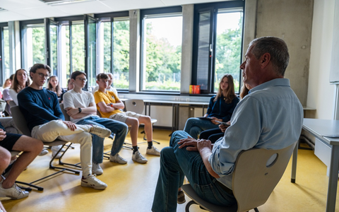 Nachrichten- und Informationskompetenz als Schlüsselqualifikation für Jugendliche - Bildungspolitik gefordert - Foto: presseportal.de