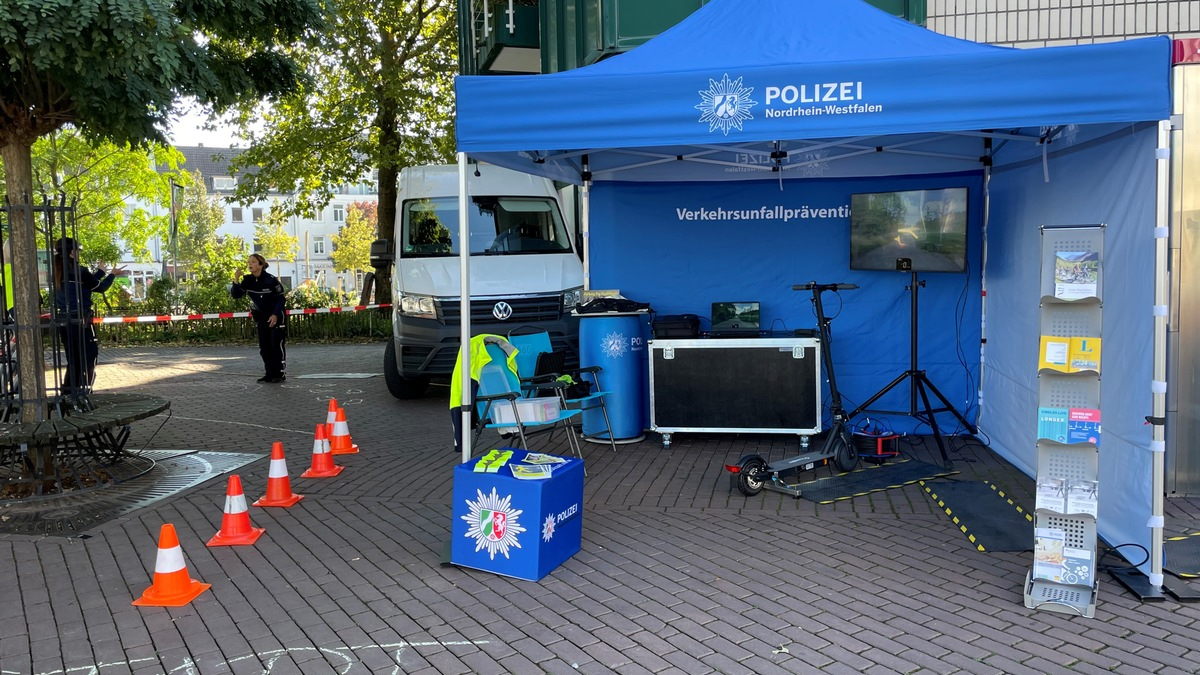 POL-KLE: Kreis Kleve - Wochenbilanz der Verkehrskontrollen / Polizei ist mit E-Scooter-Simulator und Rauschbrille auf dem Klever Stadtfest - Foto: presseportal.de