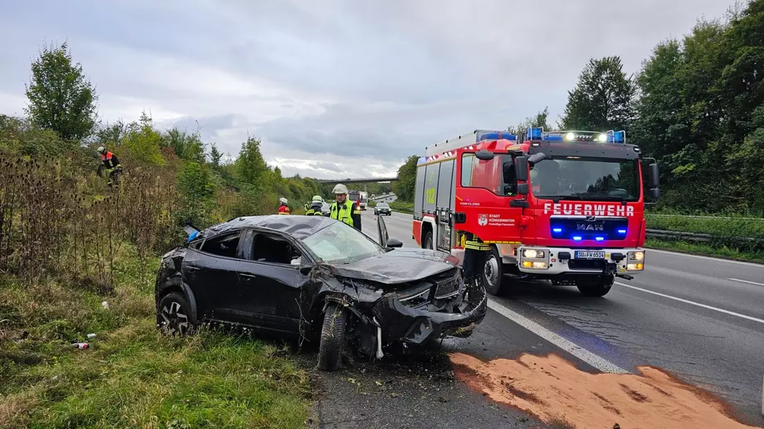 FW Königswinter: Fahrzeug überschlägt sich auf Autobahn A3 - Bild: presseportal.de
