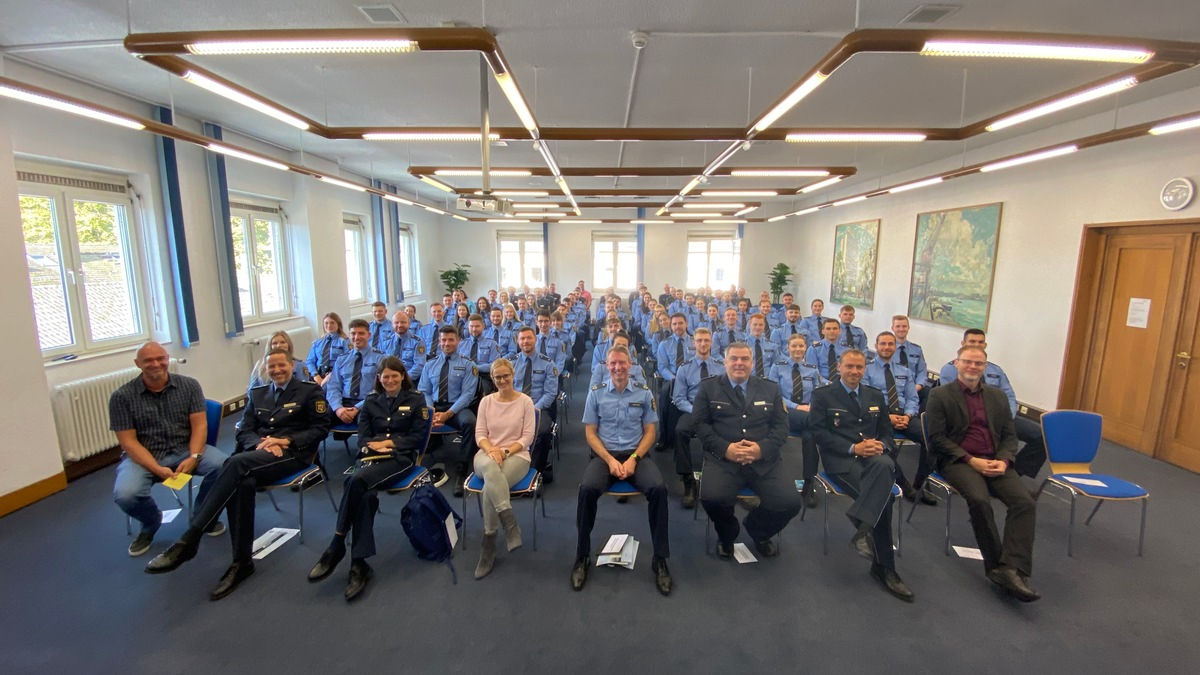 POL-PPRP: Begrüßung 56 neuer Polizistinnen und Polizisten im Polizeipräsidium Rheinpfalz - Foto: presseportal.de