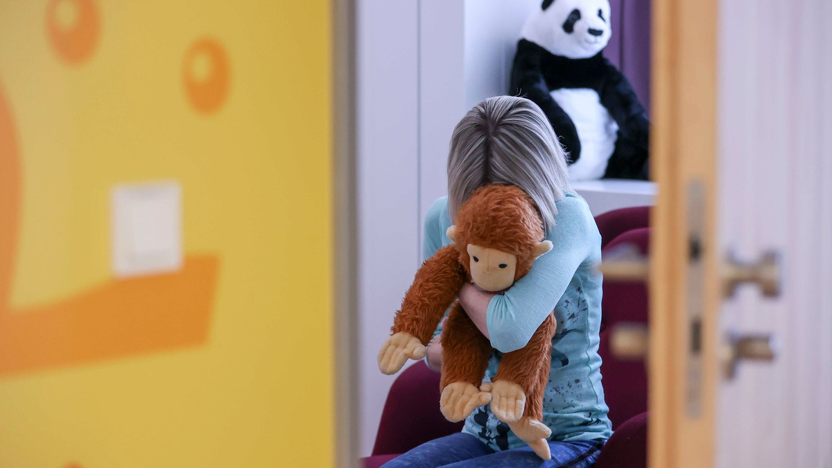 Die Polizei meldet einen Schlag gegen Kindesmissbrauch. (Illustration)  - Foto: Jan Woitas/dpa