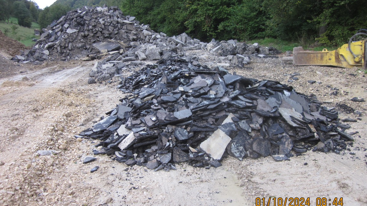 POL-UL: (GP) Wiesensteig - Teer-/ Asphaltgemisch illegal entsorgt / Bei Ermittlungen wegen einer Umweltstraftat bei Wiesensteig hofft die Polizei jetzt auf Zeugenhinweise. - Foto: presseportal.de