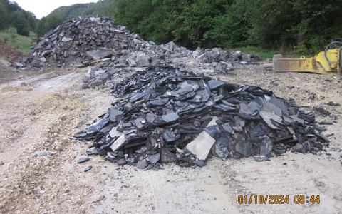 POL-UL: (GP) Wiesensteig - Teer-/ Asphaltgemisch illegal entsorgt / Bei Ermittlungen wegen einer Umweltstraftat bei Wiesensteig hofft die Polizei jetzt auf Zeugenhinweise. - Foto: presseportal.de