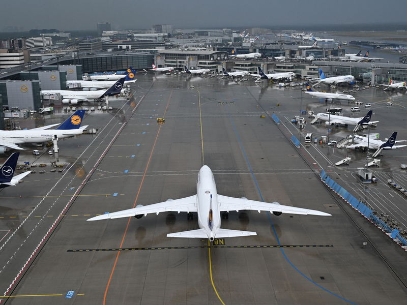 Am Flughafen Frankfurt kommt es derzeit zu erheblichen Problemen. (Archivbild)  - Foto: Arne Dedert/dpa