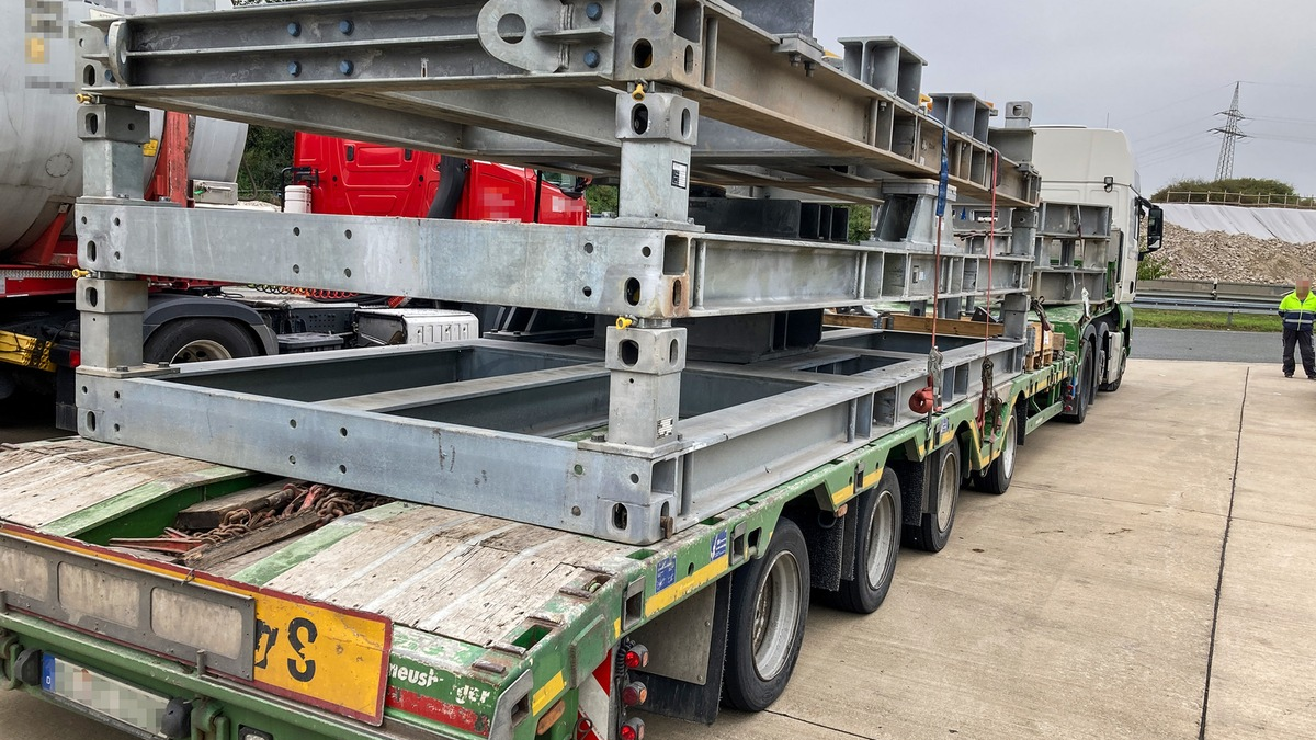 POL-LDK: Zu breit und zu lang ohne Genehmigung / Verkehrsdienst zieht Schwertransport aus dem Verkehr - Foto: presseportal.de