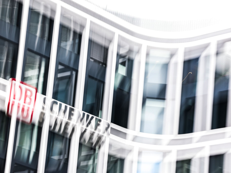 Der Aufsichtsrat der Bahn soll am Mittwoch den Verkauf der Konzernlogistiktochter Schenker absegnen - doch die Gewerkschaften im Gremium stellen sich quer (Archivfoto). - Foto: Christoph Reichwein/dpa