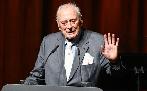 Aus dem Zwei-Mann-Betrieb hat Würth einen Milliarden-Konzern mit mehr als 88.500 Angestellten gemacht. - Foto: Uwe Anspach/dpa