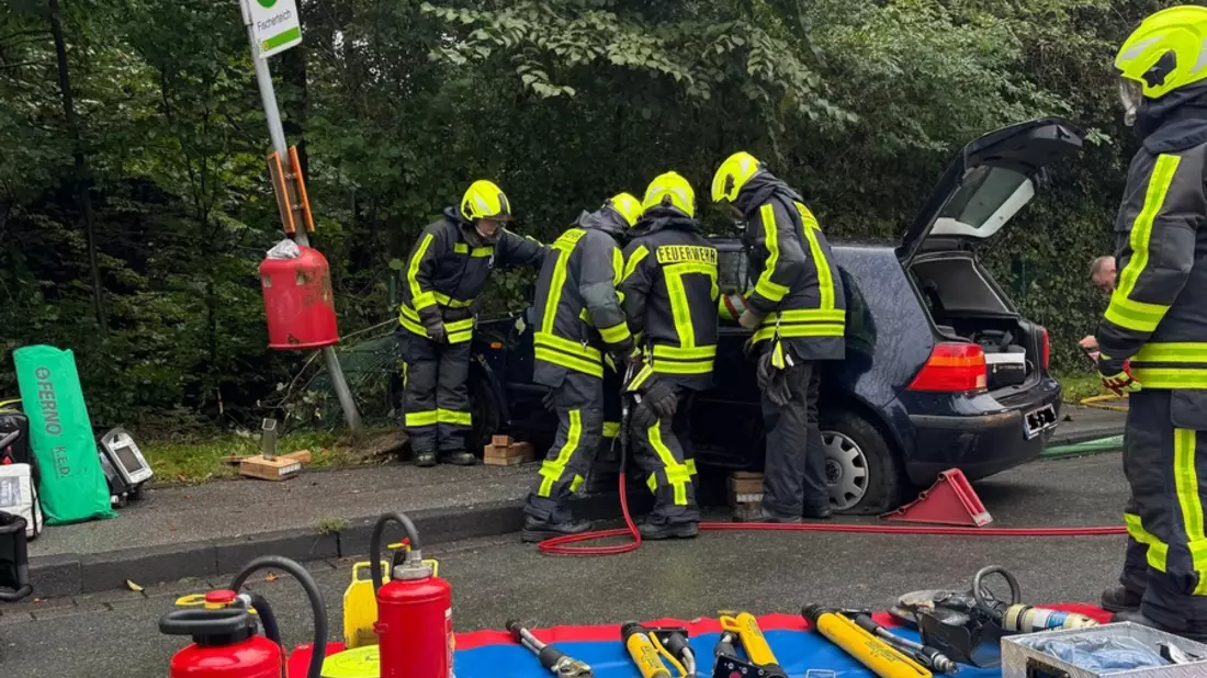 FW-EN: Verkehrsunfall Hattinger Str. - Eingeklemmte Person - Bild: presseportal.de