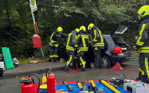 FW-EN: Verkehrsunfall Hattinger Str. - Eingeklemmte Person - Foto: presseportal.de