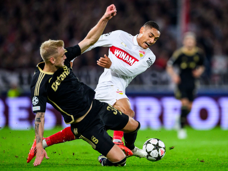 Sparta Prag erwies sich als harter Brocken für den VfB und Atakan Karazor (l.). - Foto: Tom Weller/dpa