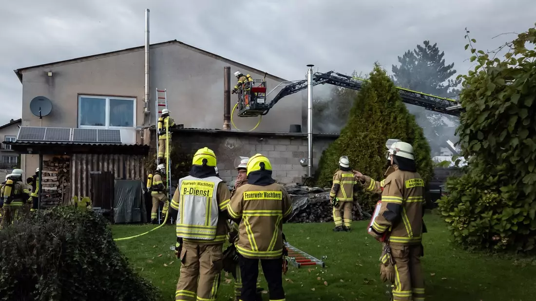 FW Wachtberg: Brennender Töpferofen in Wachtberg-Adendorf - Bild: presseportal.de
