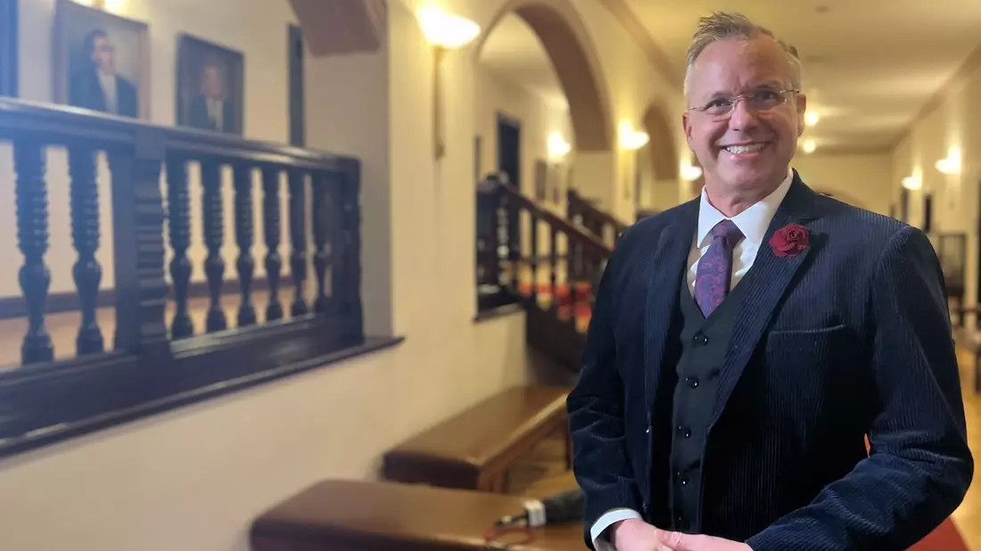 Monatelang hatte es Querelen um das Bürgermeisteramt im Rathaus in Westerland gegeben, am Sonntag ist Nikolas Häckel von den Sylterinnen und Syltern abgewählt worden. - Bild: Lea Albert/dpa