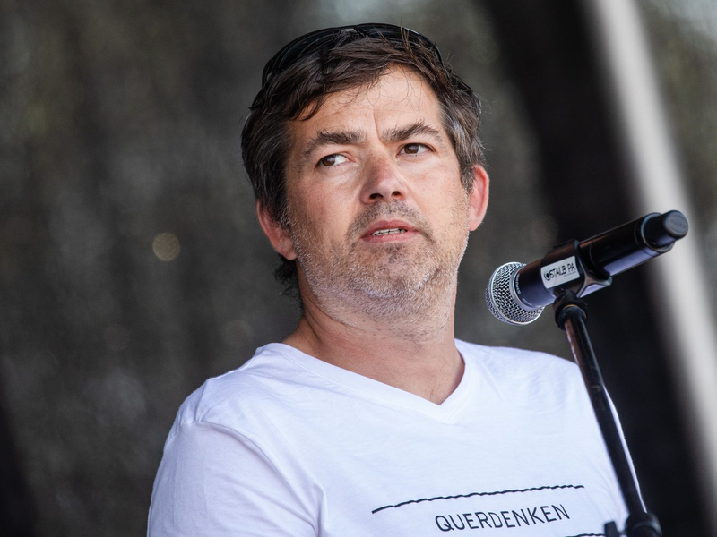 Ballweg steht wegen versuchten Betrugs in 9450 Fällen vor Gericht. - Foto: Christoph Schmidt/dpa