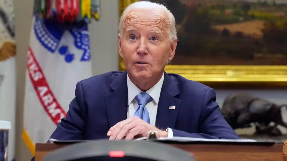 Biden wirbt für ausgewogene Reaktion.  - Bild: Mark Schiefelbein/AP/dpa