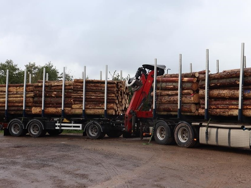 POL-PPTR: Holztransporte mit deutlicher Überladung in der Eifel unterwegs - Foto: presseportal.de