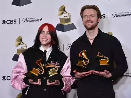 Billie Eilish und ihr Bruder Finneas haben gemeinsam schon viele Preise gewonnen. Im Blickpunkt steht aber eher die Sängerin. (Archivfoto) - Foto: Richard Shotwell/AP/dpa