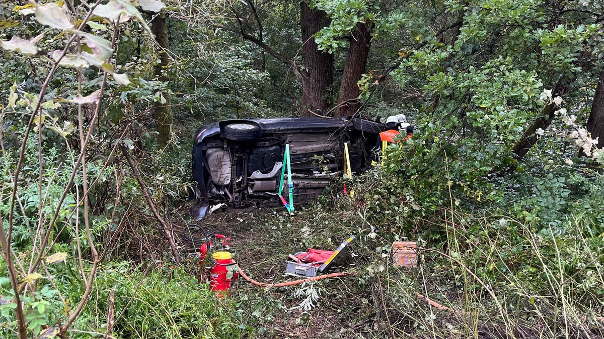POL-RBK: Rösrath - Zwei Verletzte bei Überschlag von Pkw - Foto: presseportal.de