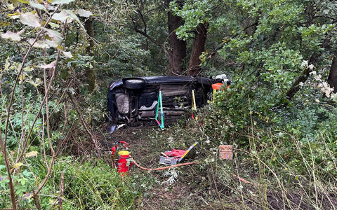 POL-RBK: Rösrath - Zwei Verletzte bei Überschlag von Pkw - Foto: presseportal.de