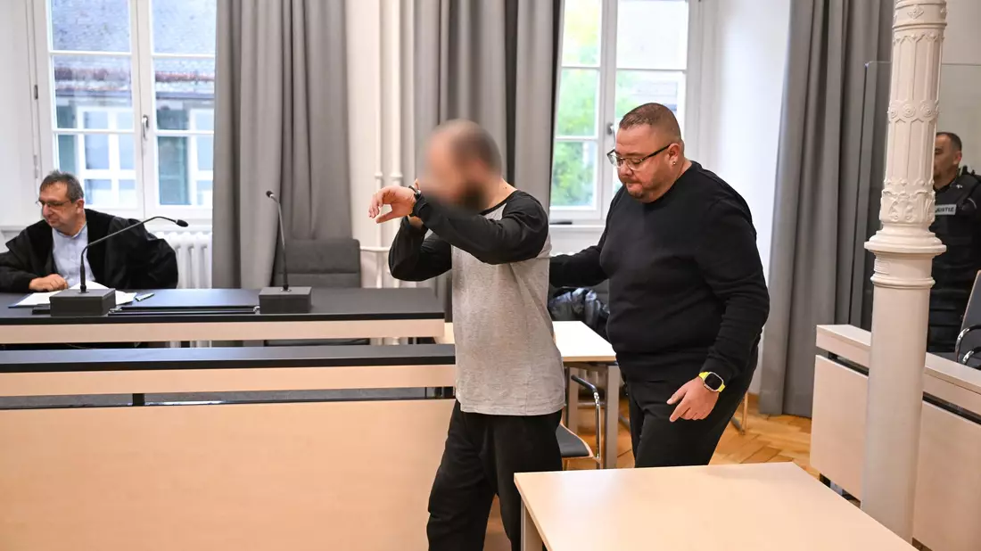 Der Beschuldigte muss dauerhaft in die Psychiatrie. (Archivbild) - Bild: Felix Kästle/dpa