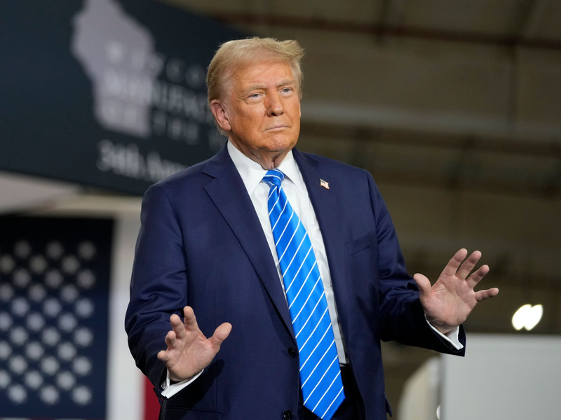 Trump habe seine Zusage zu einem TV-Interview vor der Präsidentenwahl zurückgezogen, teilte der Sender CBS mit. - Foto: Charlie Neibergall/AP/dpa