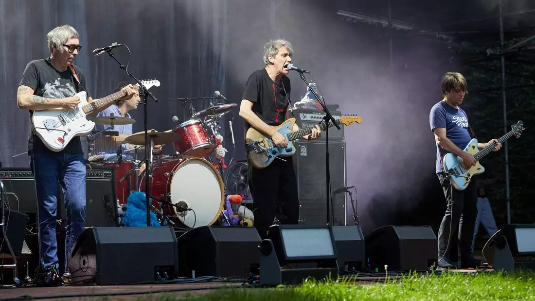 Gitarrist Rick McPhail  ist seit 2004 bei Tocotronic - Bild: Georg Wendt/dpa