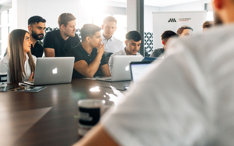 Empfehlungsmarketing neu gedacht: 5 Tipps, mit denen Handwerker ihre Bestandskunden dazu bewegen, selbst Kunden zu werben - Foto: presseportal.de Empfehlungsmarketing neu gedacht: 5 Tipps, mit denen Handwerker ihre Bestandskunden dazu bewegen, selbst Kunden zu werben - Foto: presseportal.de