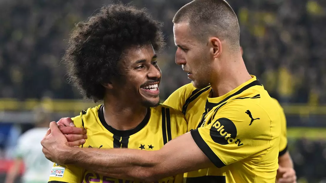 Jubel im Minutentakt: Karim Adeyemi freut sich mit Waldemar Anton über die 7:1-Gala des BVB gegen Celtic Glasgow.  - Bild: Bernd Thissen/dpa