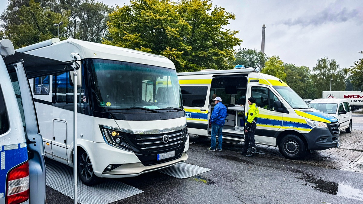 POL-UN: Bergkamen - Kostenlose Wiegeaktion für Wohnmobile und Wohnwagen zieht viele Interessierte an - Foto: presseportal.de