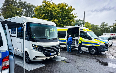 POL-UN: Bergkamen - Kostenlose Wiegeaktion für Wohnmobile und Wohnwagen zieht viele Interessierte an - Foto: presseportal.de POL-UN: Bergkamen - Kostenlose Wiegeaktion für Wohnmobile und Wohnwagen zieht viele Interessierte an - Foto: presseportal.de