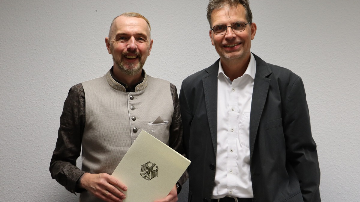 HZA-MS: Vierzig Jahre im Öffentlichen Dienst Martin Klinger aus Ottmarsbocholt feiert sein 40jähriges Dienstjubiläum beim Hauptzollamt Münster - Foto: presseportal.de