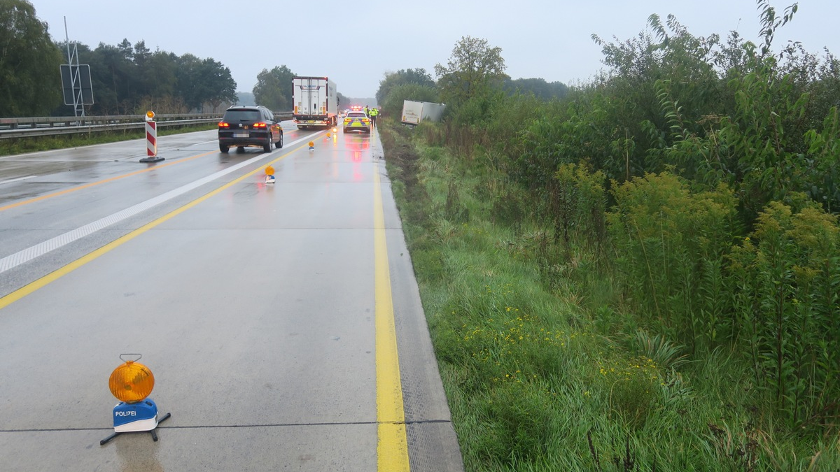 POL-DEL: Autobahnpolizei Ahlhorn: Sattelzug kommt in Harpstedt von der Autobahn 1 ab +++ Vollsperrung erforderlich - Foto: presseportal.de