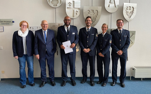 POL-HSK: Polizeirat Victor Ocansey als Direktionsleiter Verkehr vorgestellt - Foto: presseportal.de