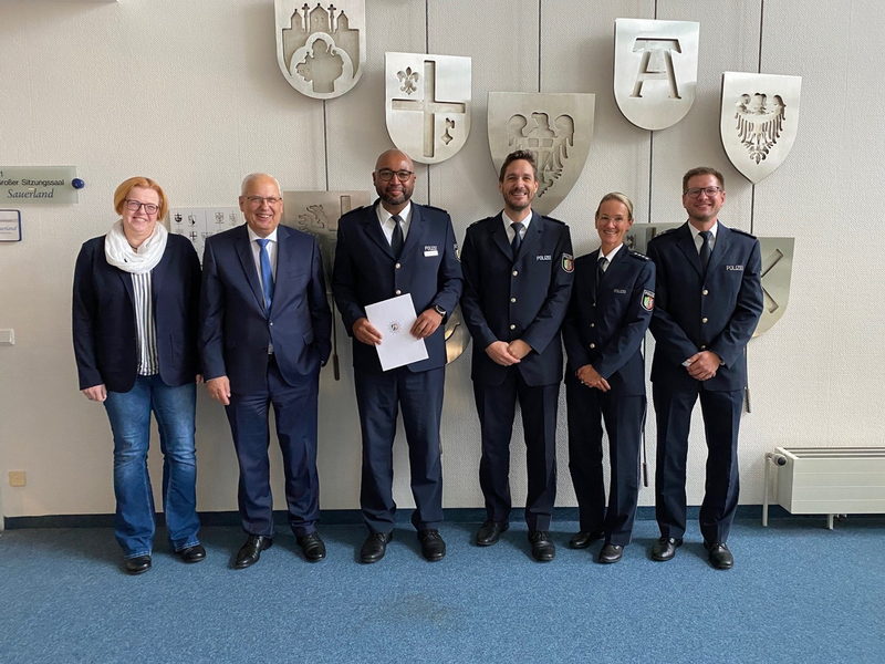 POL-HSK: Polizeirat Victor Ocansey als Direktionsleiter Verkehr vorgestellt - Foto: presseportal.de