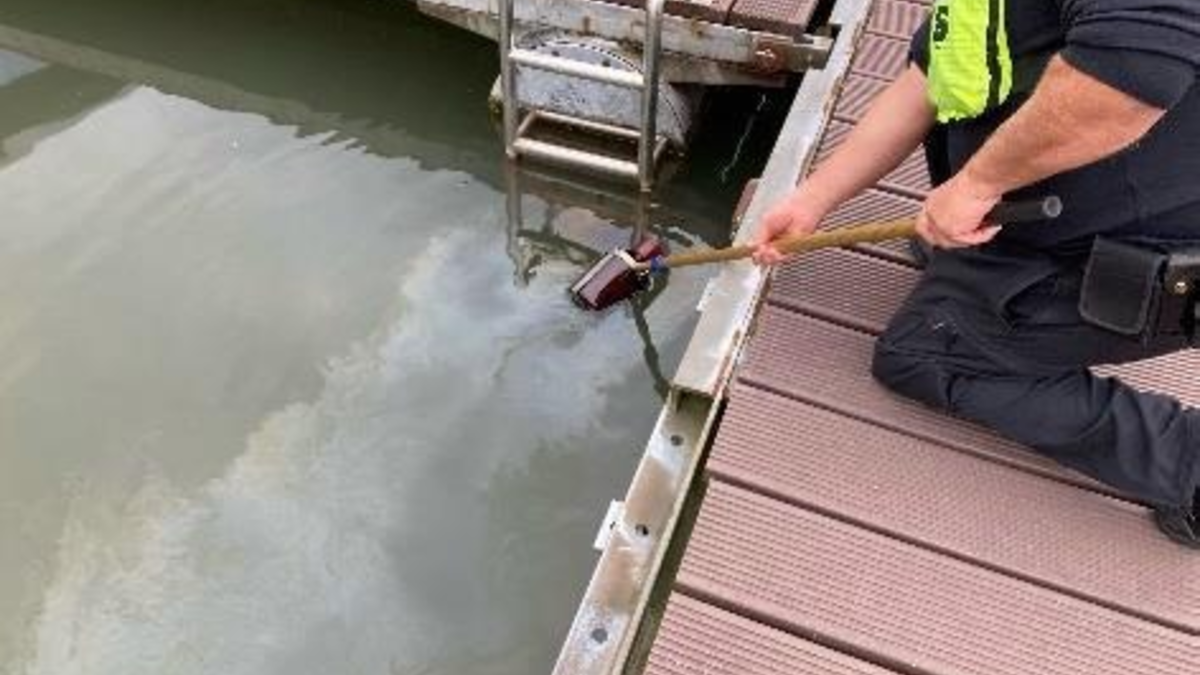 POL-DU: Duisburg/Düsseldorf: Gewässerverunreinigung im Düsseldorfer Yachthafen - Foto: presseportal.de
