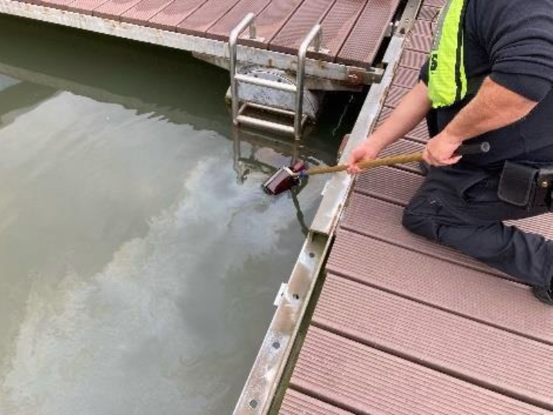 POL-DU: Duisburg/Düsseldorf: Gewässerverunreinigung im Düsseldorfer Yachthafen - Foto: presseportal.de