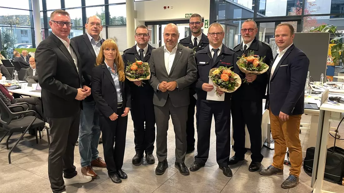 FW-AR: Neues Leitungsteam für Freiwillige Feuerwehr Arnsberg Dennis Pingel, Sascha Ricke und Kai Spiegel als Führung ernannt - Bild: presseportal.de