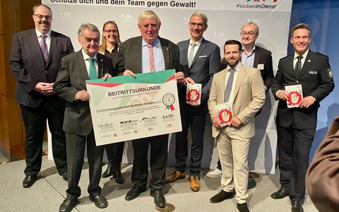 Neuer Leitfaden zur GewaltprÀvention im Krankenhaus / Krankenhausgesellschaft Nordrhein-Westfalen tritt dem PrÀventionsnetzwerk #sicherimDienst bei - Foto: presseportal.de Neuer Leitfaden zur GewaltprÀvention im Krankenhaus / Krankenhausgesellschaft Nordrhein-Westfalen tritt dem PrÀventionsnetzwerk #sicherimDienst bei - Foto: presseportal.de